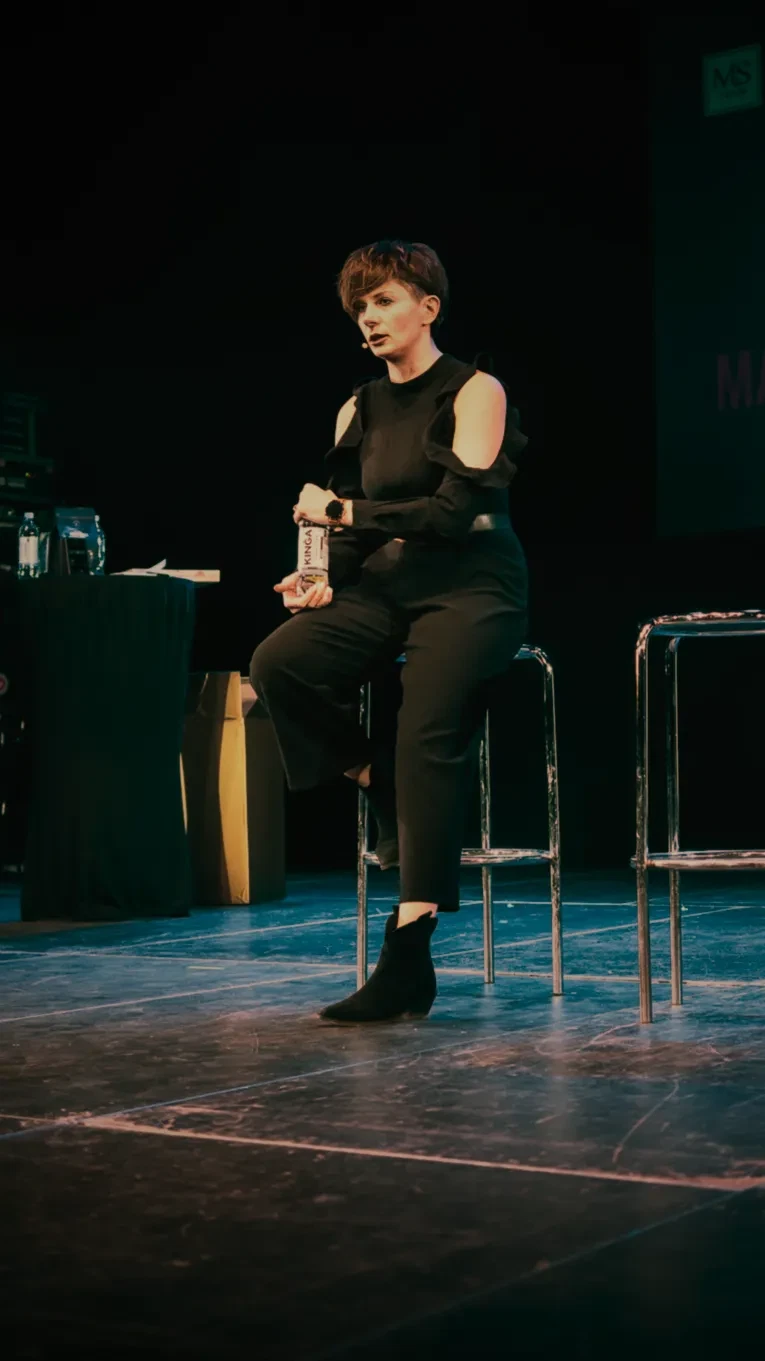 Małgorzata Jochaniak MJ na scenie przed publicznością